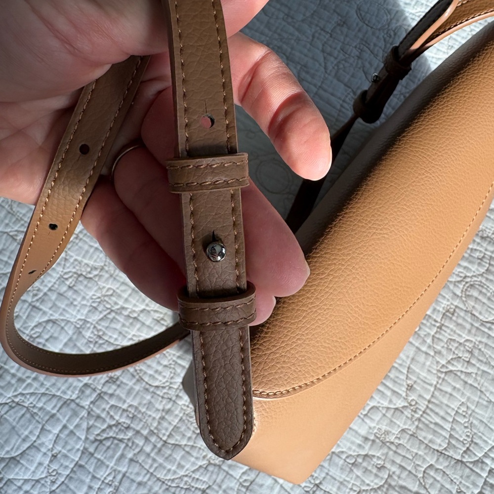 Freja New York Hudson Leather Shoulder Bag in Brown - Picture 11 of 15